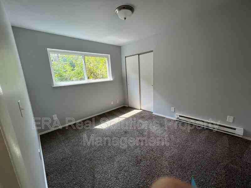 745 Oak St #4 - Photo 3 of 13