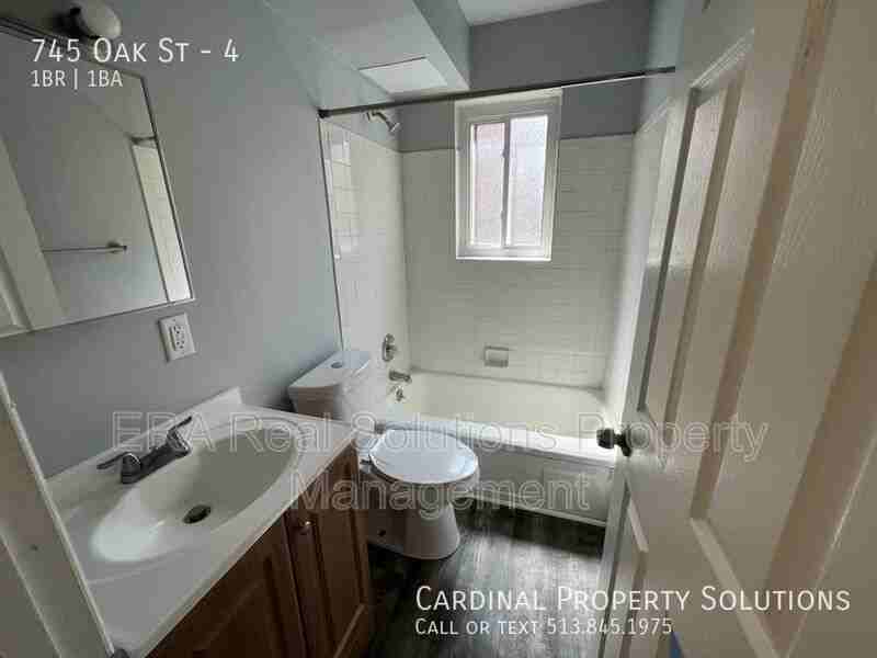 745 Oak St #4 - Photo 4 of 13