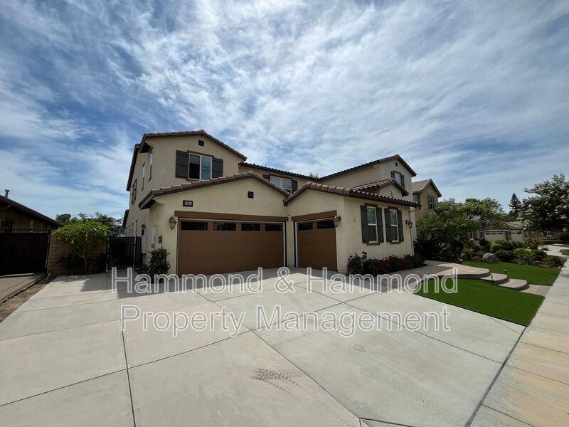 2884 Bella Ct - Photo 3 of 50