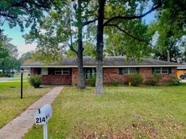 featured image of 214 Dover Dr