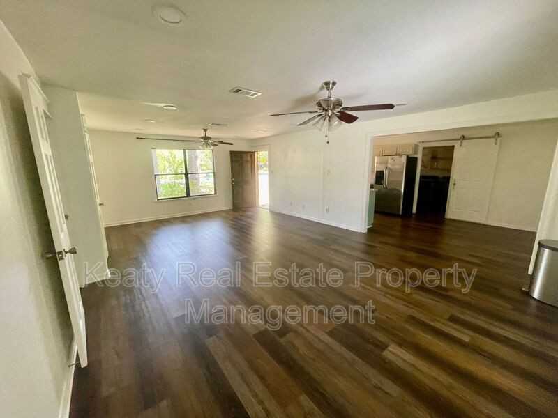 214 Dover Dr - Photo 3 of 22