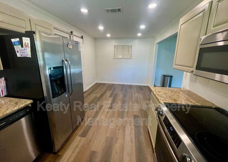 214 Dover Dr - Photo 5 of 22