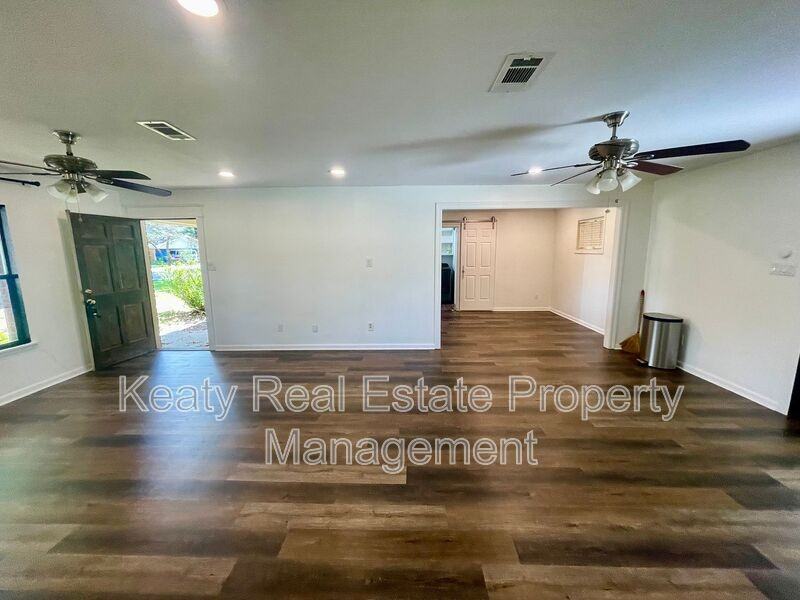 214 Dover Dr - Photo 6 of 22