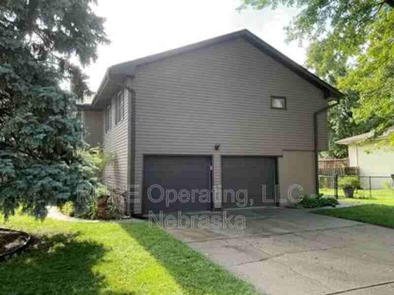 10821 Curtis Avenue Cir - Photo 3 of 28