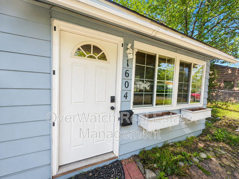 1604 Elmendorf Dr - Photo 2 of 16