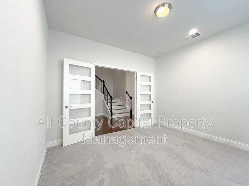 7212 Jument Dr - Photo 4 of 23