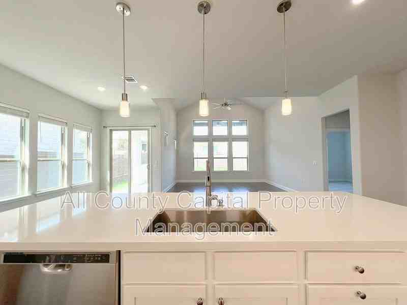 7212 Jument Dr - Photo 6 of 23