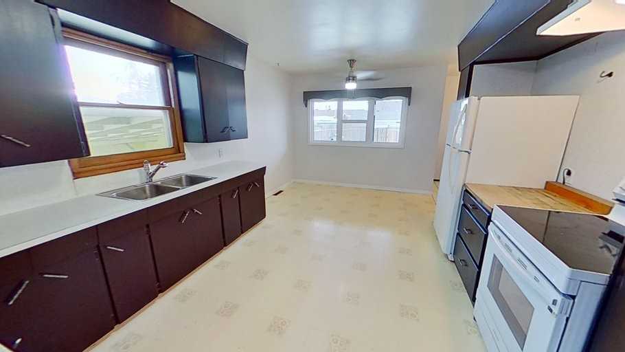 112 Sherwood St - Photo 2 of 10