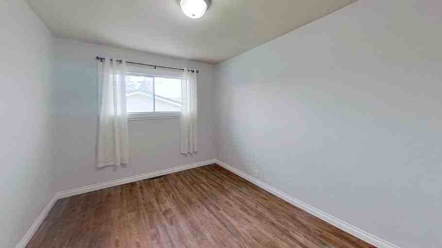 112 Sherwood St - Photo 4 of 10
