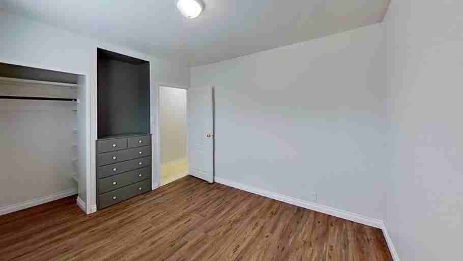 112 Sherwood St - Photo 7 of 10