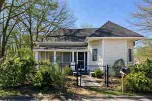 featured image of 1734 E Broad St #A