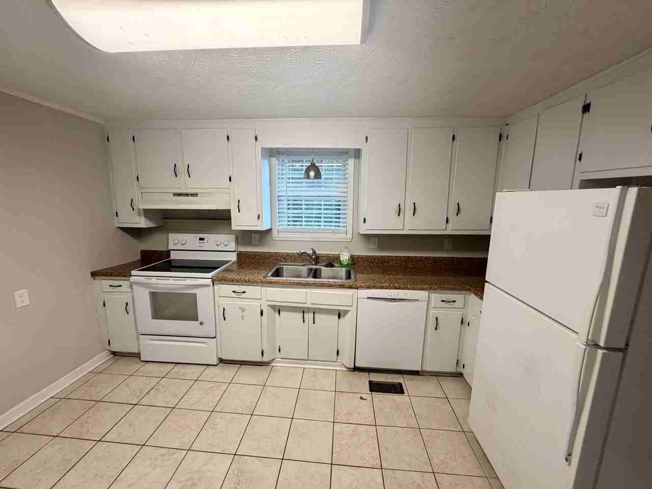 1734 E Broad St #A - Photo 3 of 17