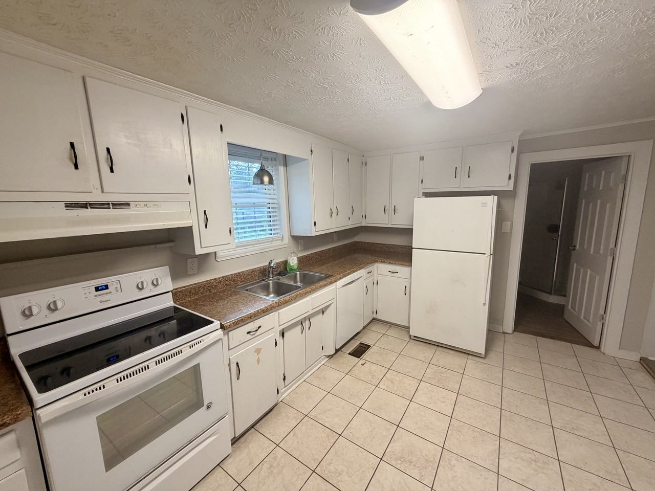 1734 E Broad St #A - Photo 4 of 17