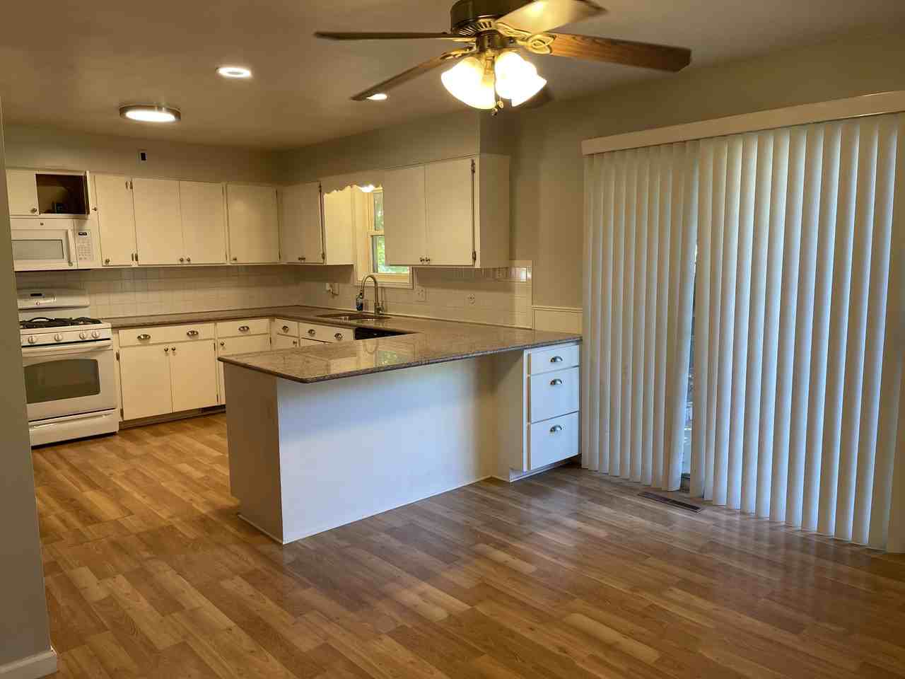 419 Locust St - Photo 7 of 29