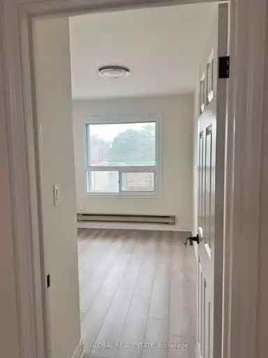 358 Danforth Ave #3B - Photo 2 of 10