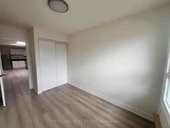358 Danforth Ave #3B - Photo 4 of 10