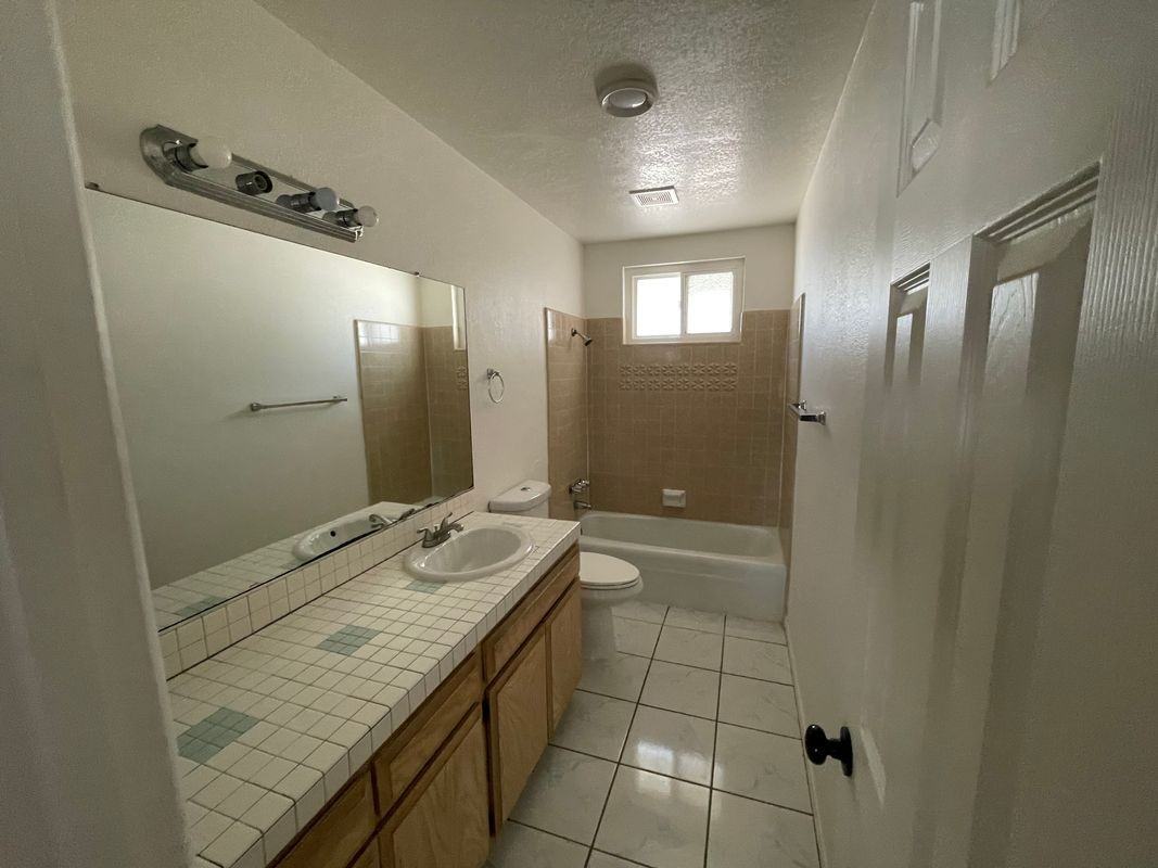 4231 Valley View Ave - Photo 6 of 15