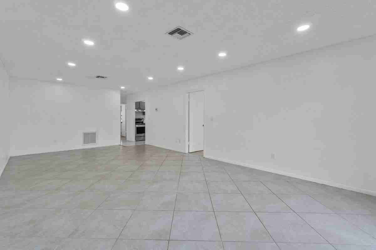 1620 Granfern Ave - Photo 7 of 21