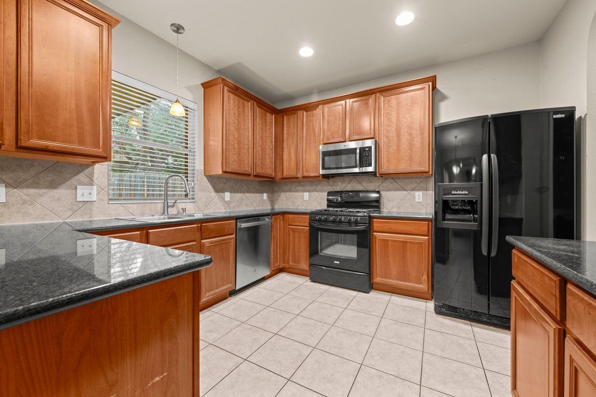 5105 Hibiscus Valley Dr - Photo 6 of 24