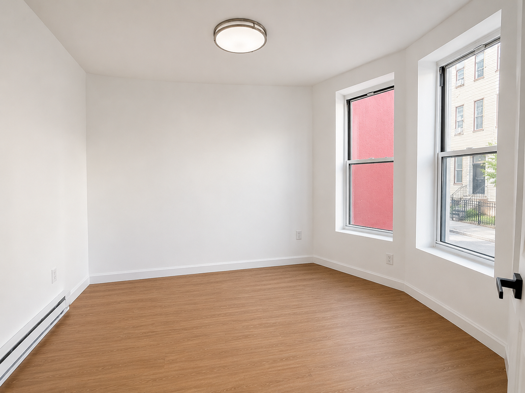 521 Mercer St - Photo 5 of 7