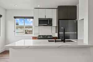featured image of 701 N Hill Pl #5