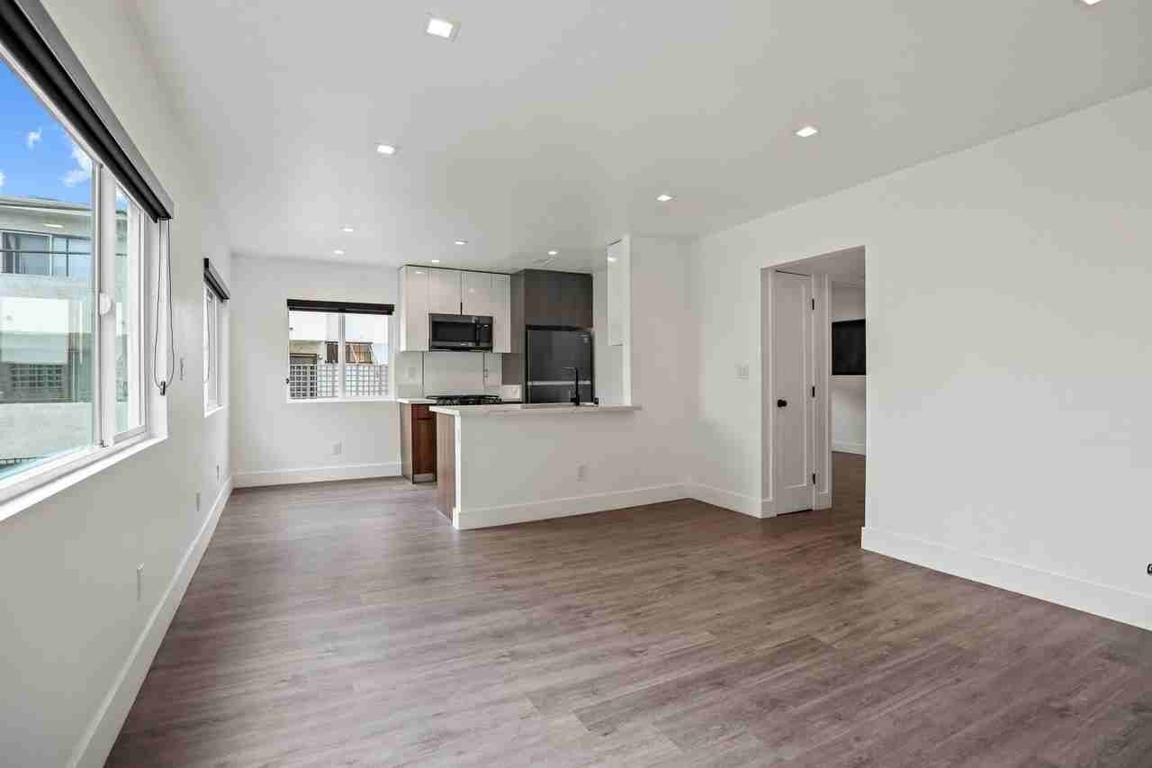701 N Hill Pl #5 - Photo 6 of 18