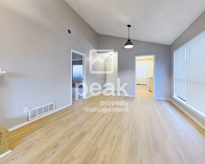 2710 Saint George Pl - Photo 3 of 14