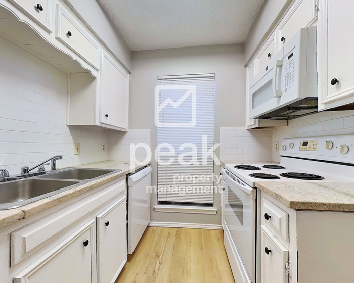 2710 Saint George Pl - Photo 4 of 14