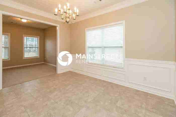 2360 Village Green Dr - Photo 3 of 15