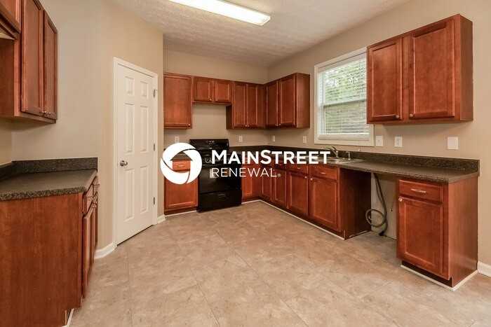 2360 Village Green Dr - Photo 6 of 15