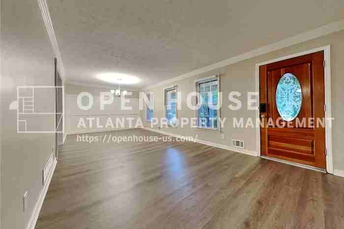 2755 Hickory Cir - Photo 4 of 20