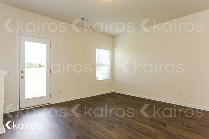118 Dudley Way Sw - Photo 2 of 18