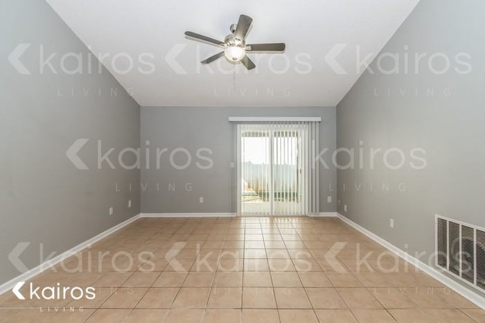 1846 Manitoba Ct N - Photo 2 of 17