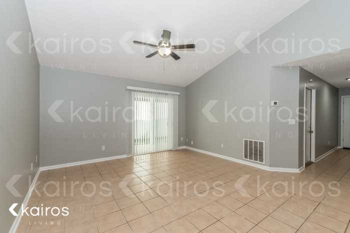 1846 Manitoba Ct N - Photo 4 of 17