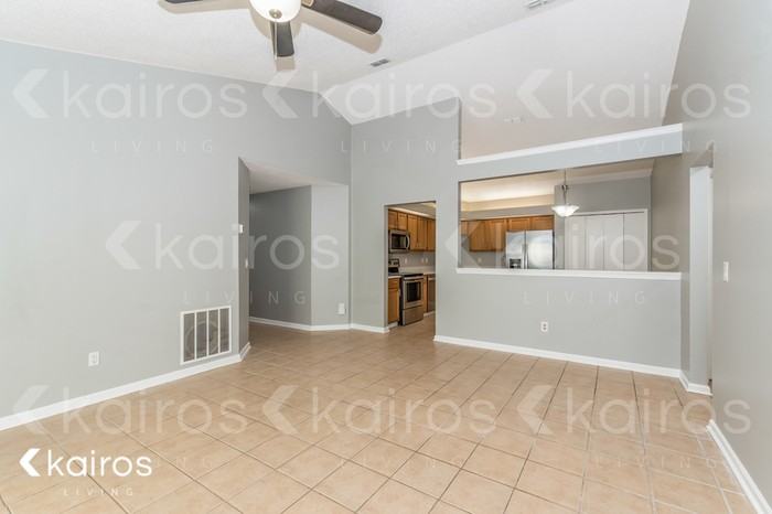 1846 Manitoba Ct N - Photo 5 of 17