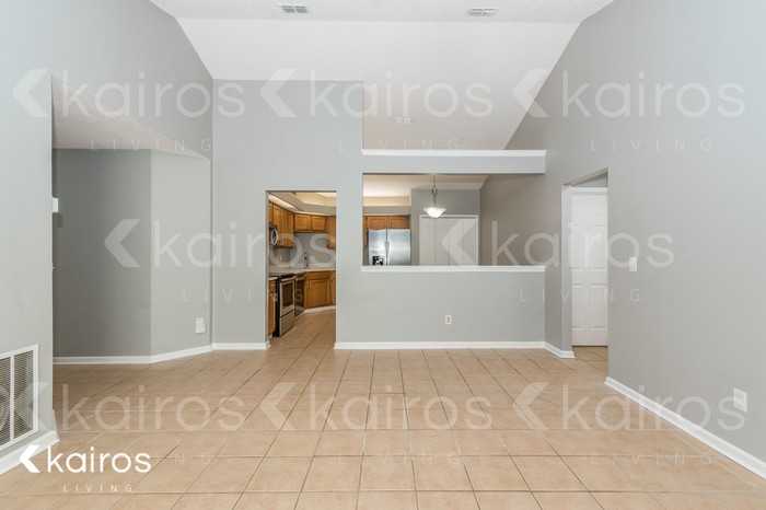 1846 Manitoba Ct N - Photo 6 of 17