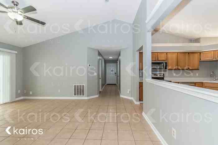 1846 Manitoba Ct N - Photo 7 of 17