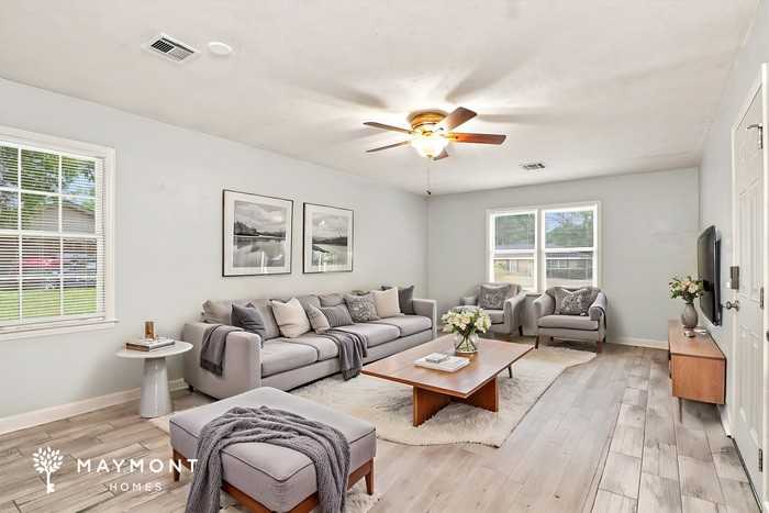 3591 Robert E Lee Dr - Photo 4 of 14