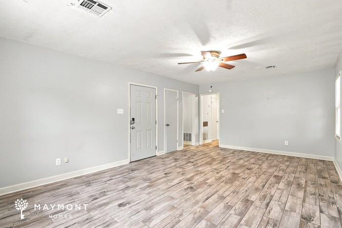 3591 Robert E Lee Dr - Photo 5 of 14