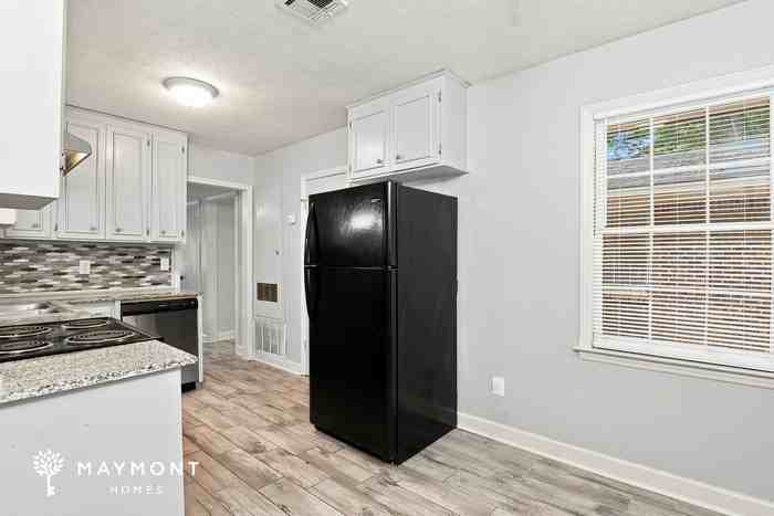3591 Robert E Lee Dr - Photo 6 of 14