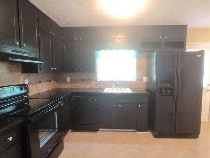 1982 Village Ct - Photo 3 of 16