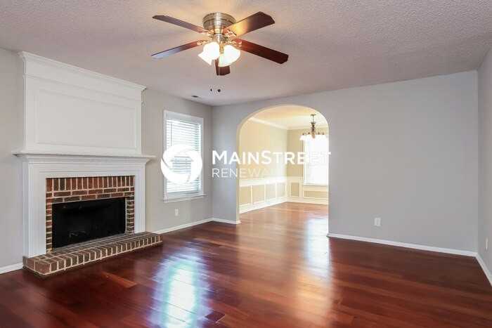 3912 Toyon Dr - Photo 4 of 17