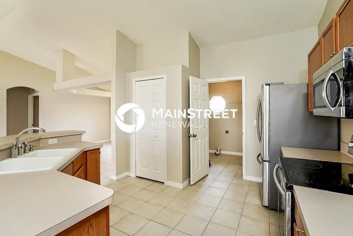 1797 Sw Catalonia St - Photo 5 of 16