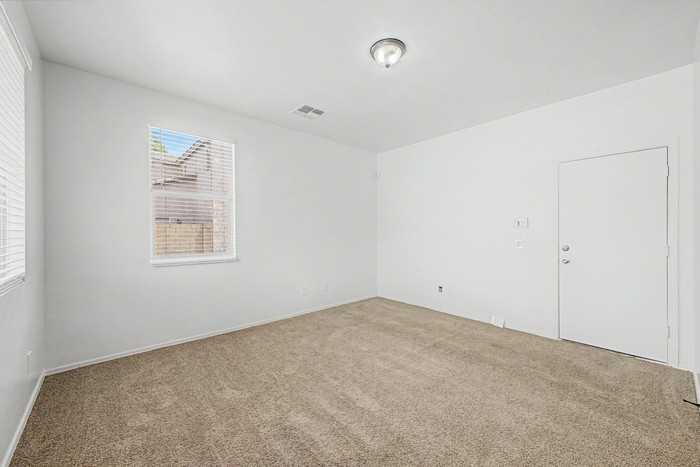 5113 W Fulton St - Photo 5 of 27
