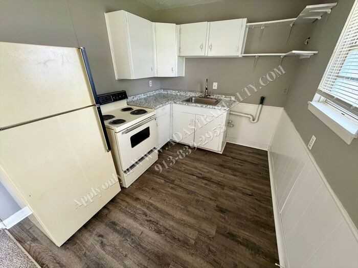 6007 E 153rd Ter #B - Photo 4 of 14