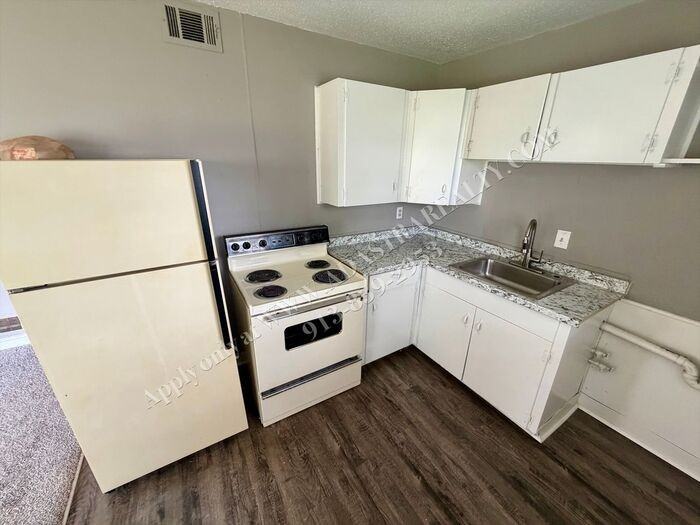 6007 E 153rd Ter #B - Photo 5 of 14