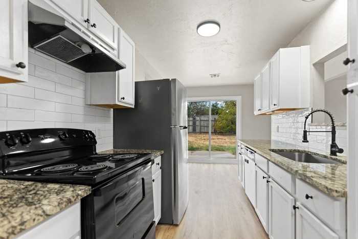 1401 Sw 64th St - Photo 3 of 15