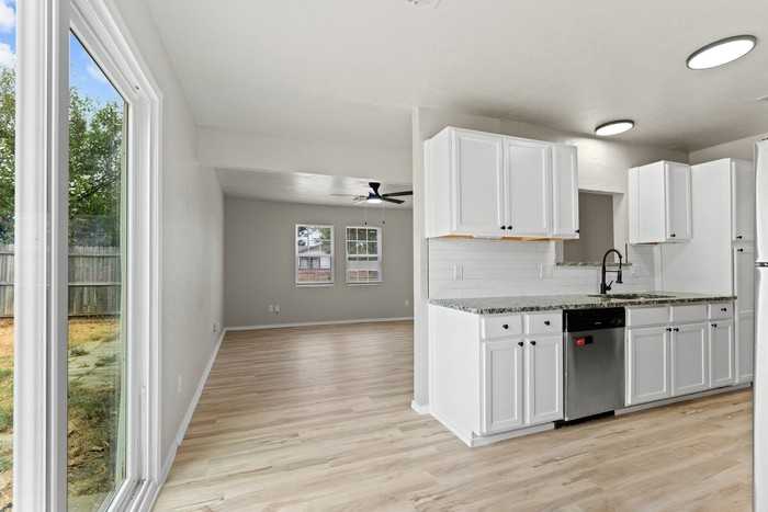 1401 Sw 64th St - Photo 4 of 15