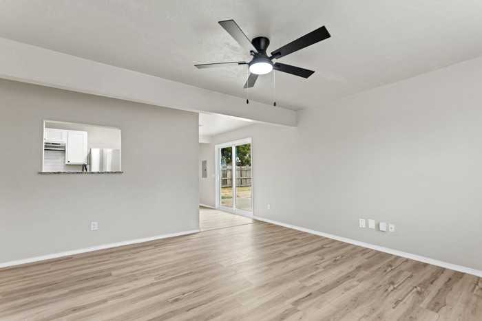 1401 Sw 64th St - Photo 7 of 15