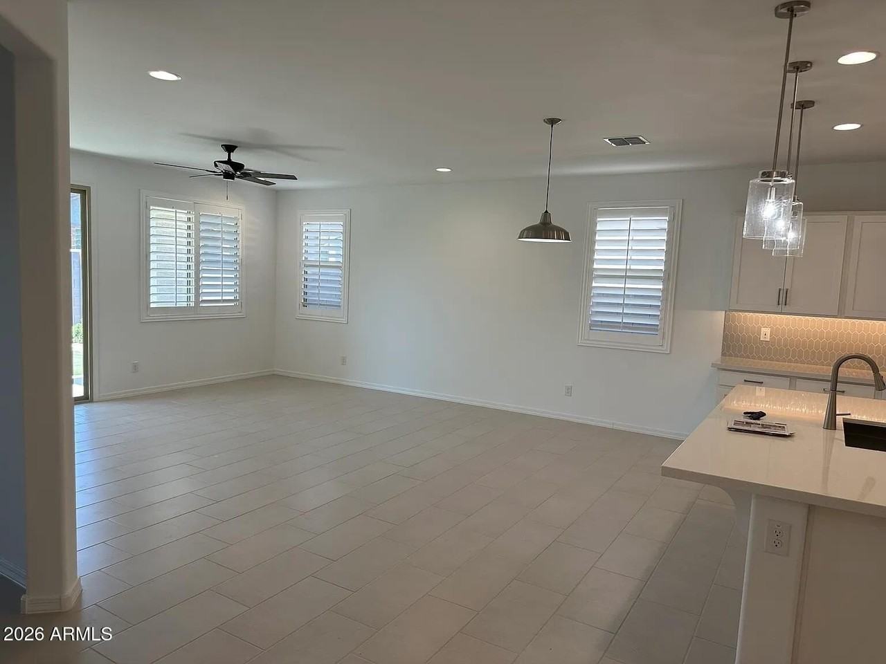10278 W Amelia Ave - Photo 2 of 17